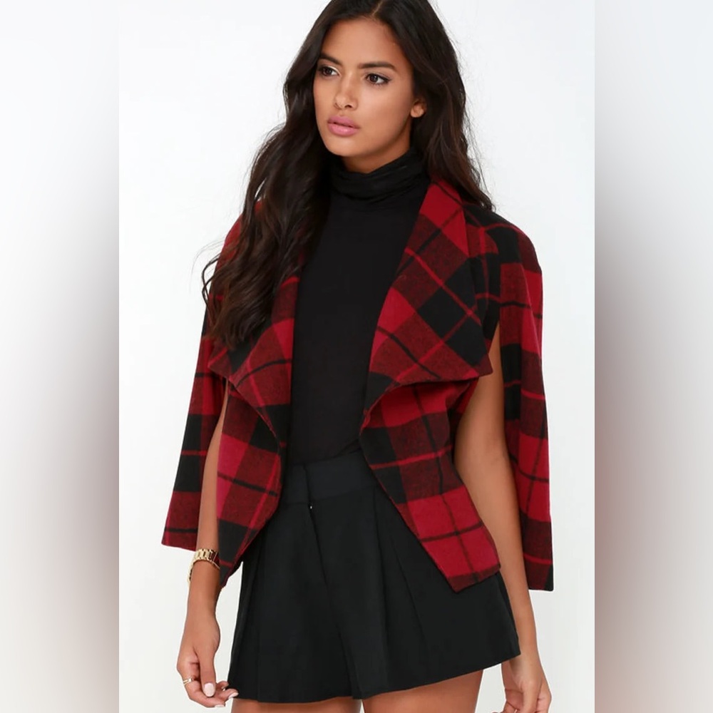 Jack by BB Dakota Sheeran Red Plaid Cape